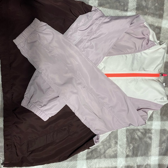 Old navy rain jacket i only wore it once it’s in new condition - Picture 3 of 3